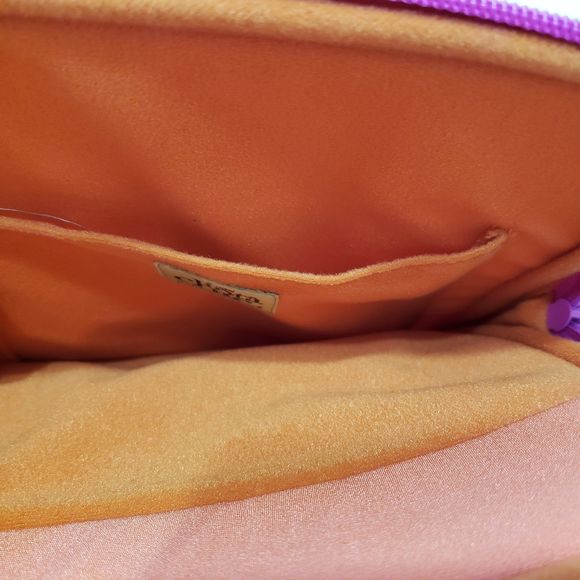 Iota Chic Every Iota Soft Tablet / E-Reader Pouch / Travel Case; Approx. 8 x 10 - Picture 6 of 8